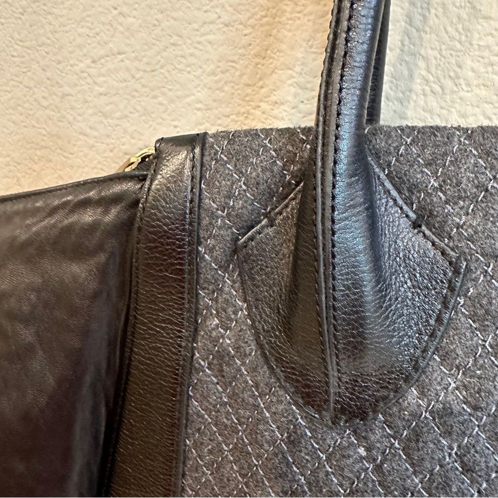 Pour La Victoire | extra large black quilted wool and leather trapeze bag tote - Picture 6 of 11